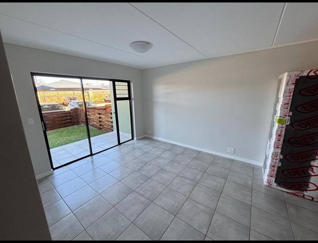 2 BEDROOM PROPERTY TO RENT IN MOOIKLOOF